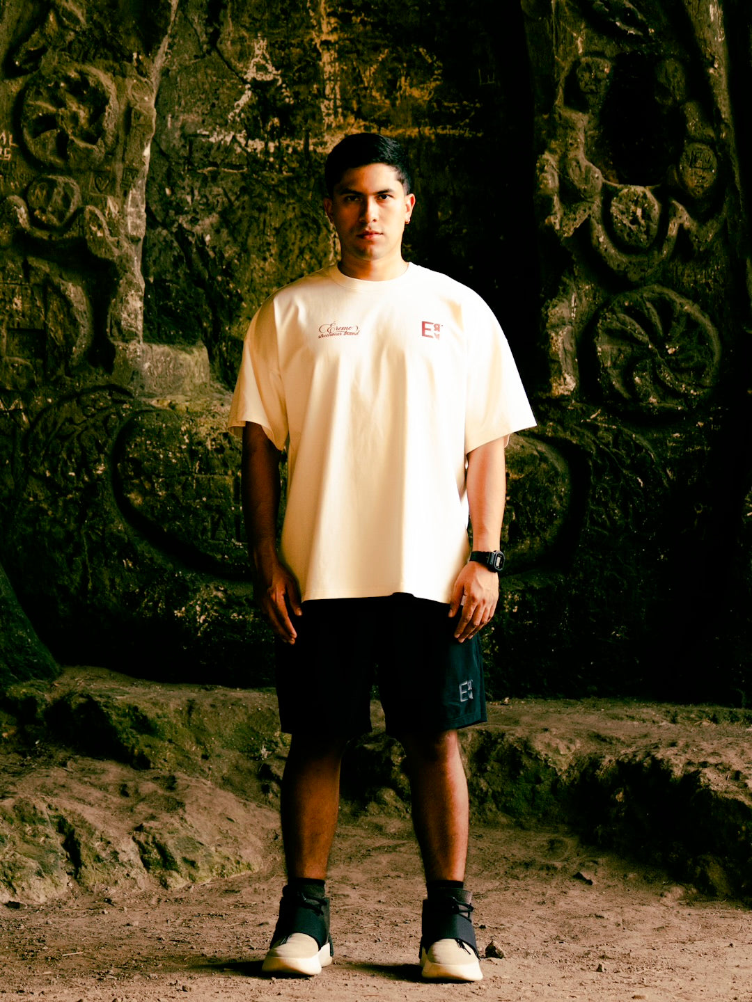 CULTURA URBANA OVERSIZE T-SHIRT.
