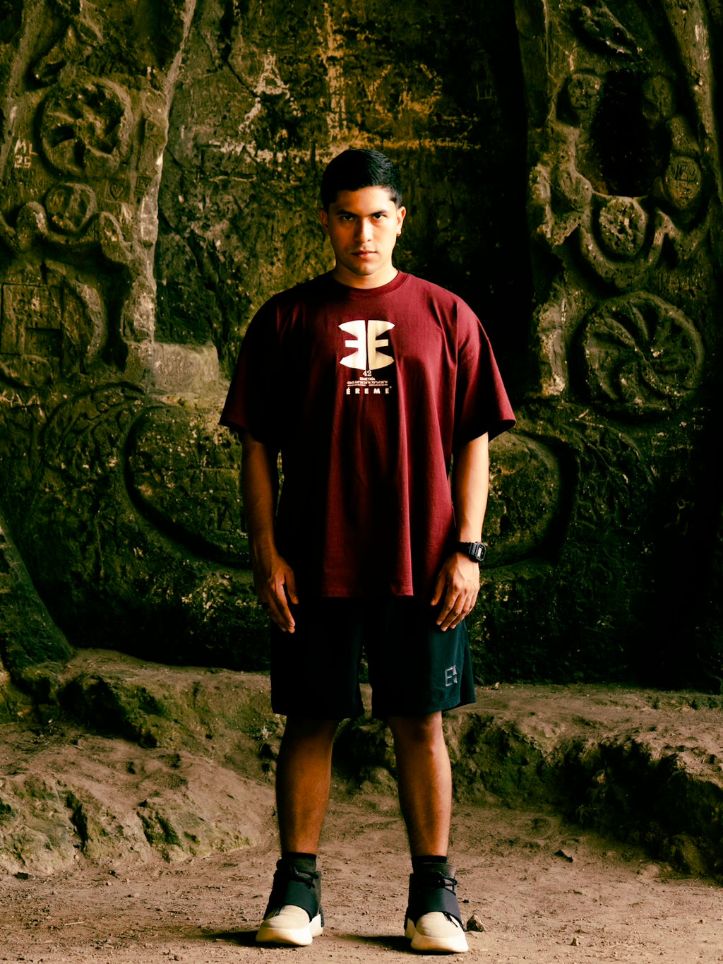 "SIMETRÍA" OVERSIZE T-SHIRT.