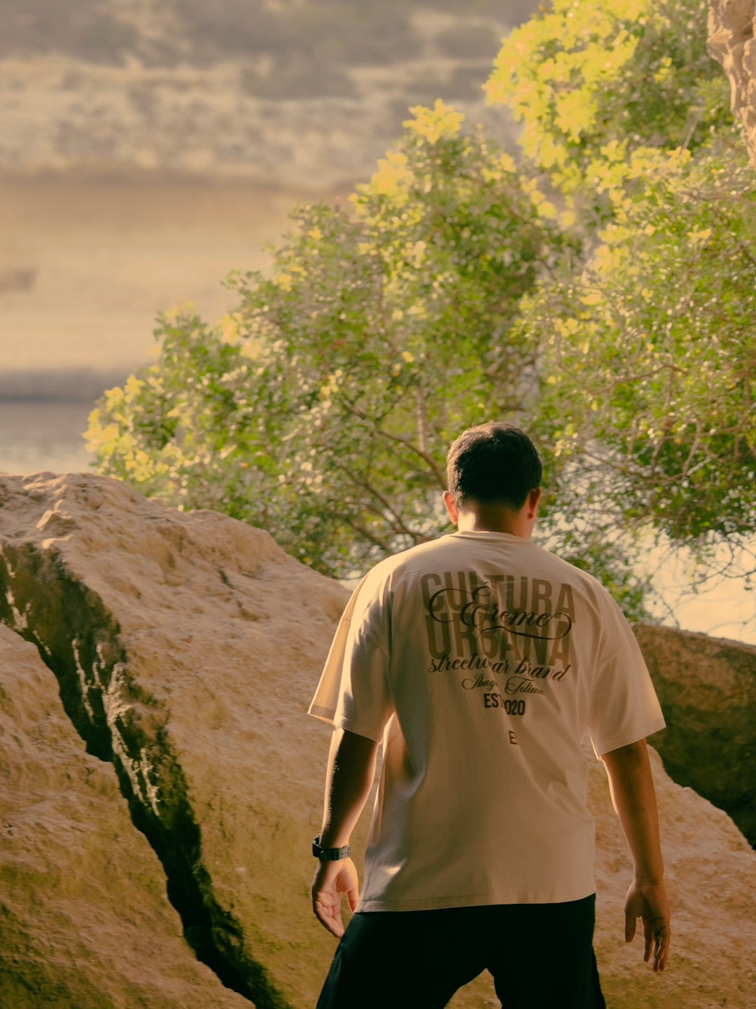 CULTURA URBANA OVERSIZE T-SHIRT.