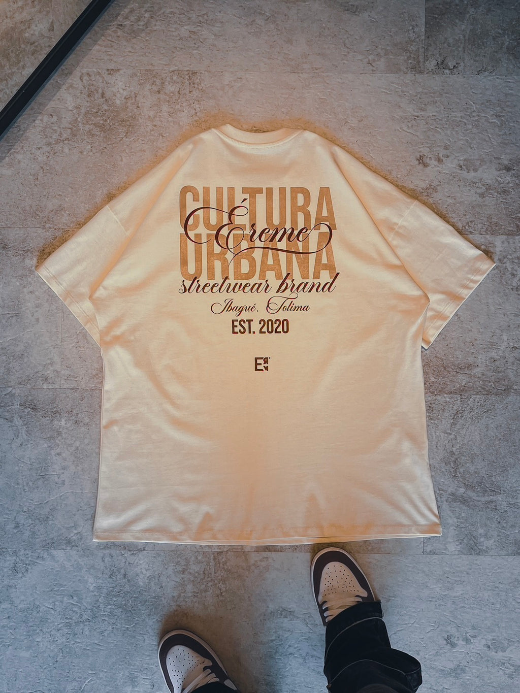 CULTURA URBANA OVERSIZE T-SHIRT.