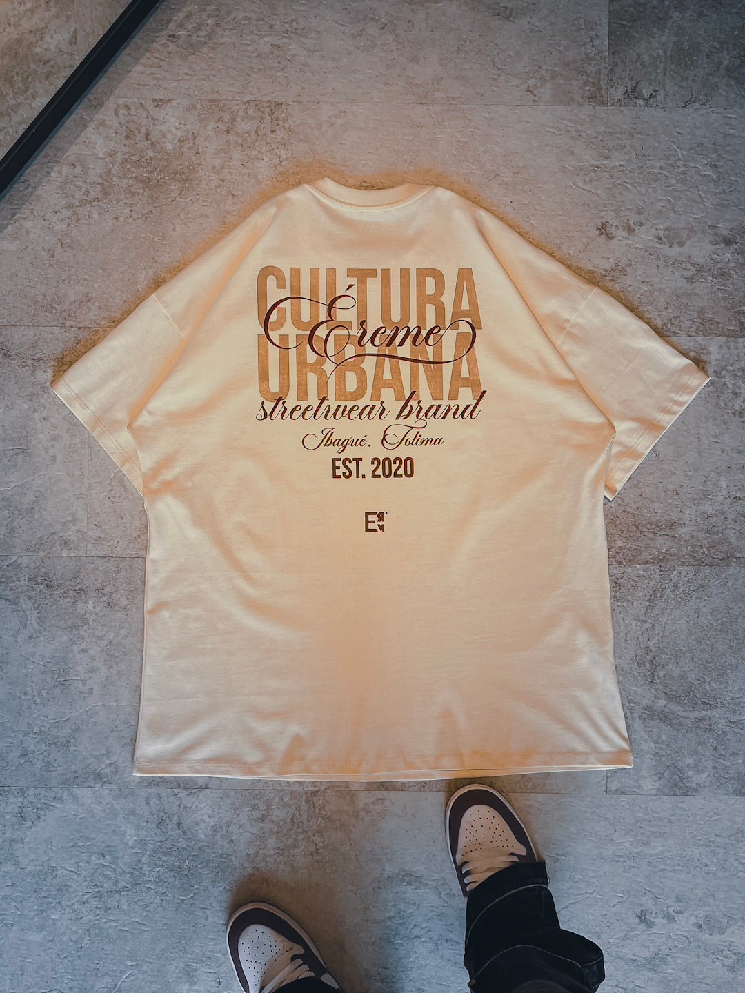 CULTURA URBANA OVERSIZE T-SHIRT.