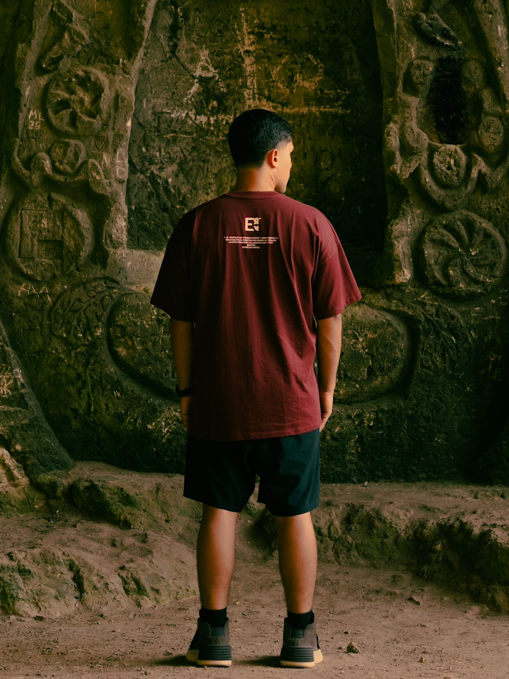 "SIMETRÍA" OVERSIZE T-SHIRT.