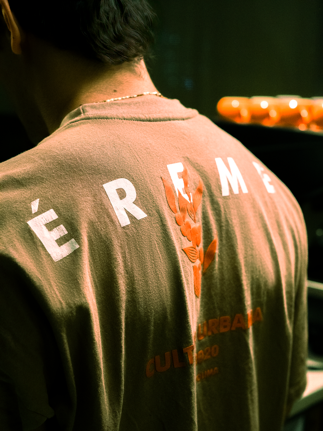 "OCRE" OVERSIZE T-SHIRT.