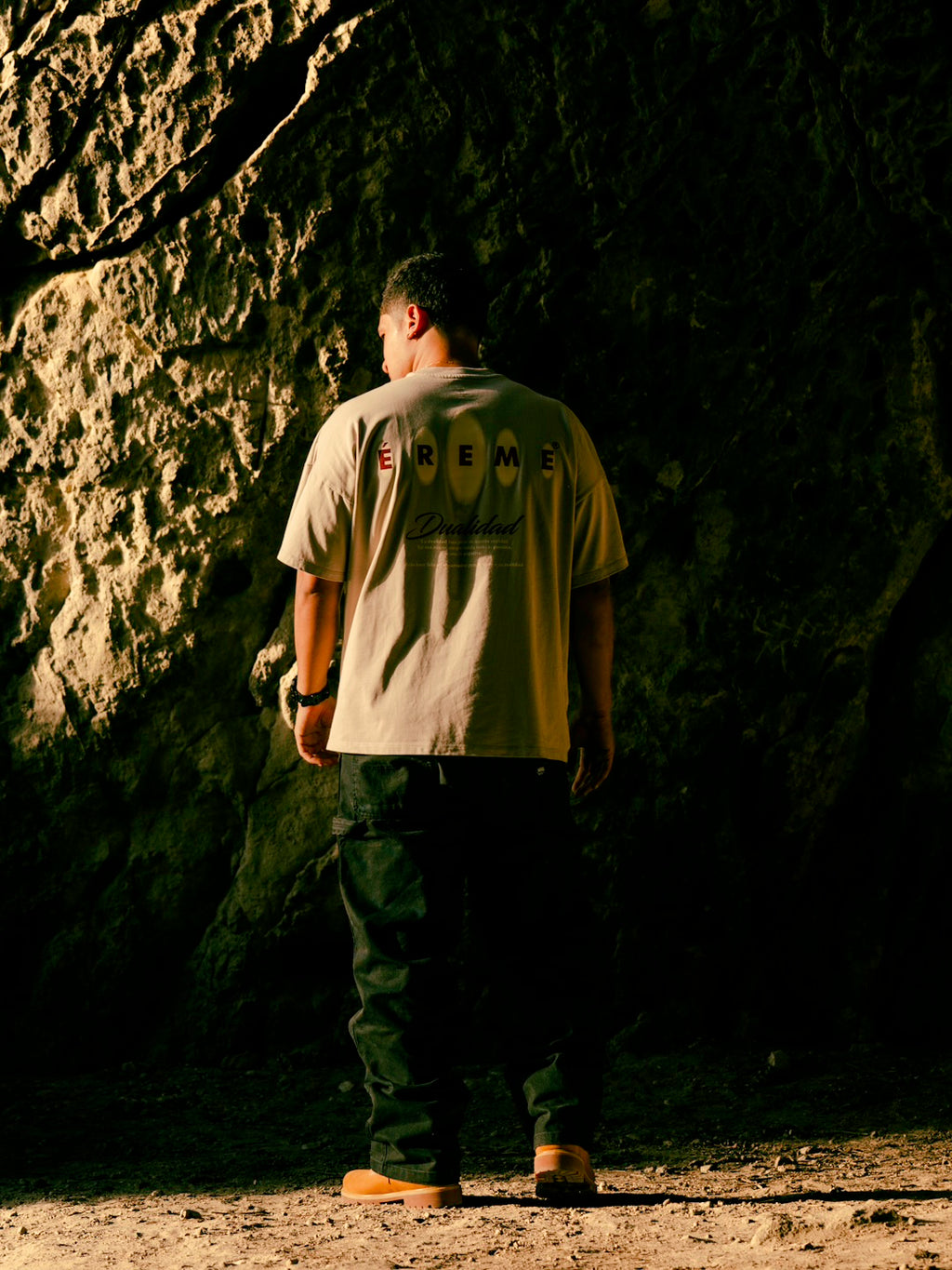 "DUALIDAD" OVERSIZE T-SHIRT.