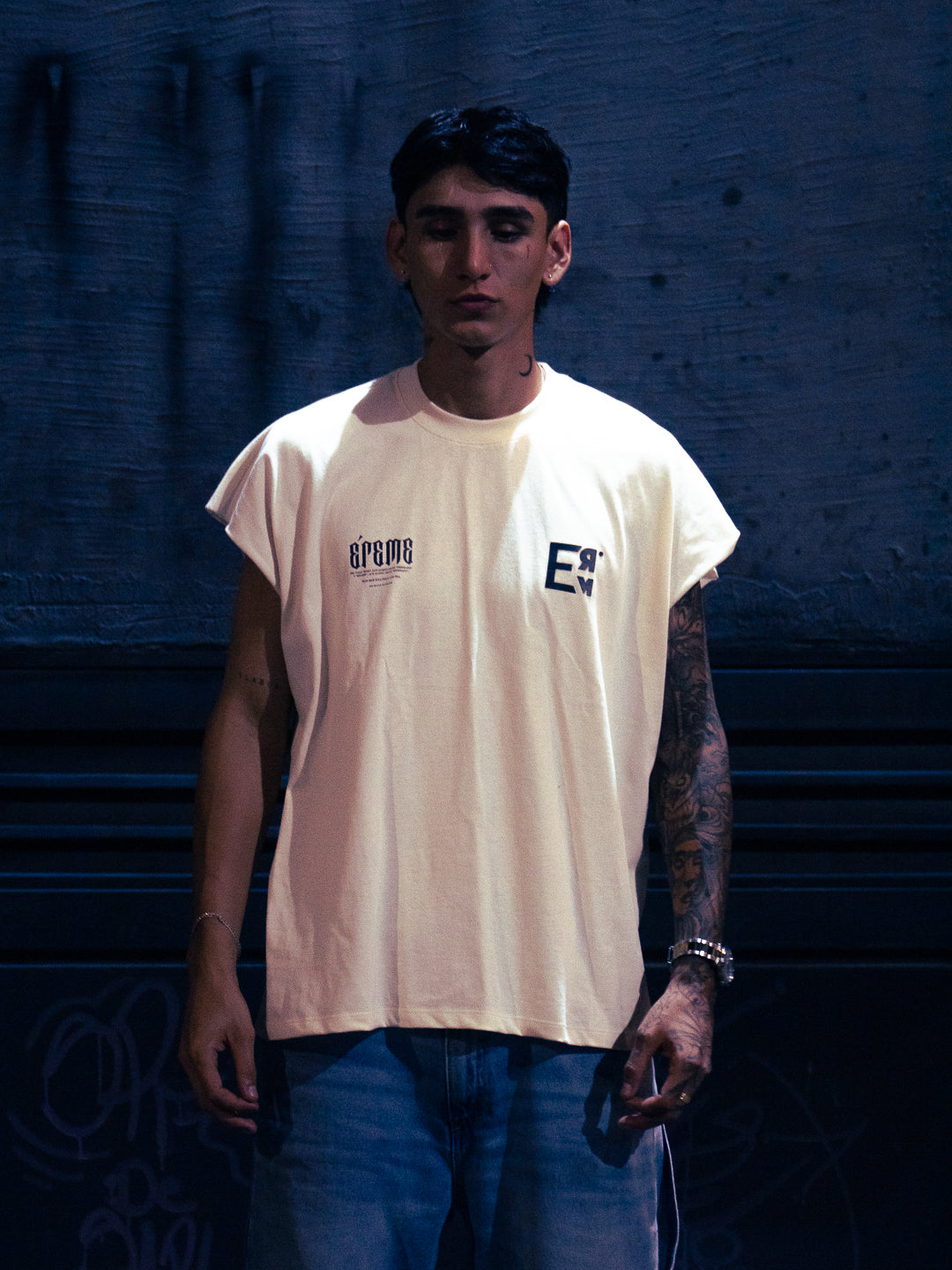 "PLEGARIA" SLEEVELESS T-SHIRT.
