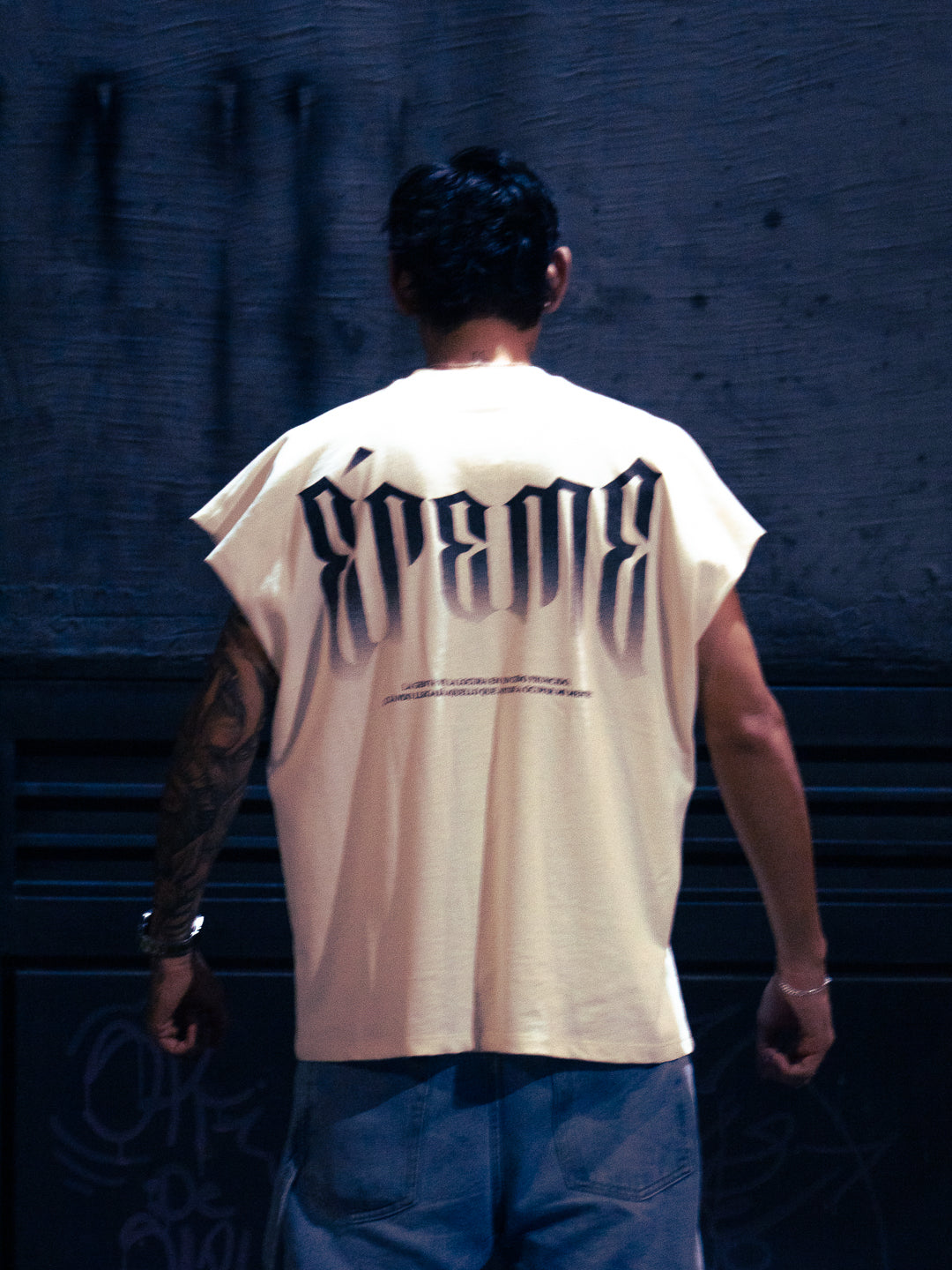 "PLEGARIA" SLEEVELESS T-SHIRT.