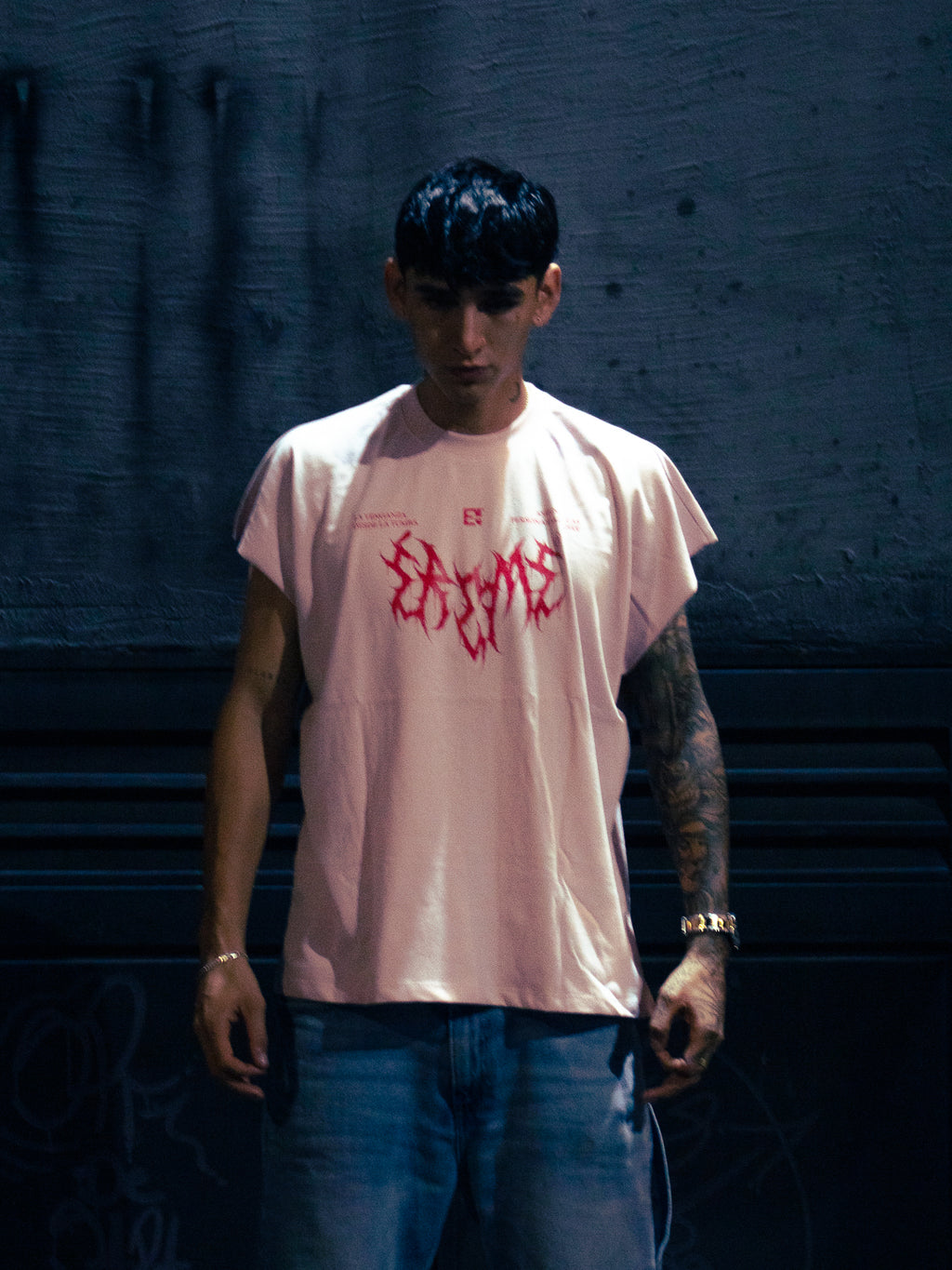 "SALVADOR" SLEEVELESS T-SHIRT.